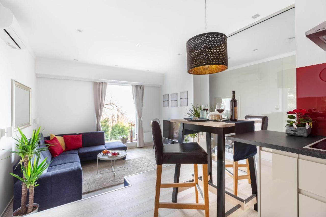 Panoramic Comfort In The Luxurious Green District! 부다페스트 외부 사진